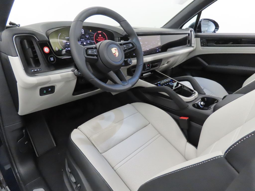 Thumbnail: 2026 Porsche Cayenne - 4