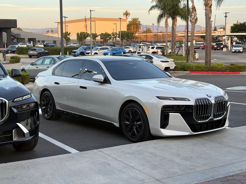 Thumbnail: 2025 BMW i7 - 4