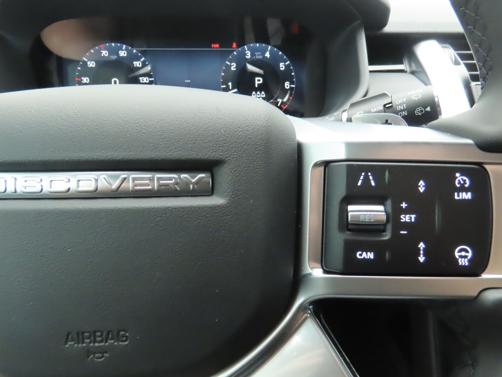 Thumbnail: 2025 Land Rover Discovery - 12