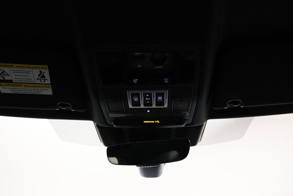 Thumbnail: 2025 Land Rover Discovery - 14