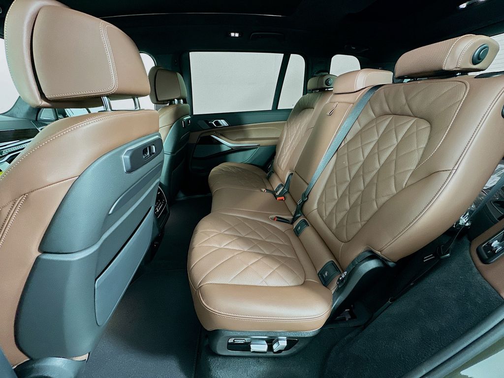 Thumbnail: 2026 BMW X7 - 17