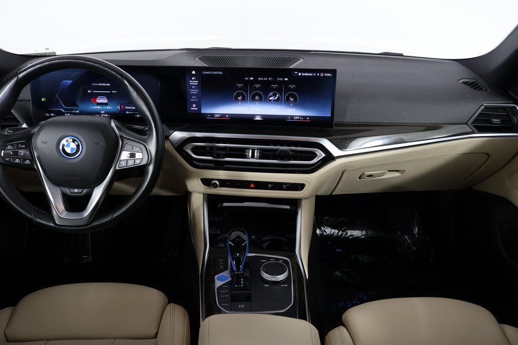 Thumbnail: 2023 BMW i4 - 8