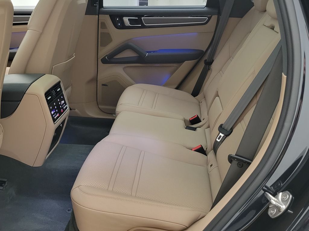 Thumbnail: 2023 Porsche Cayenne - 24