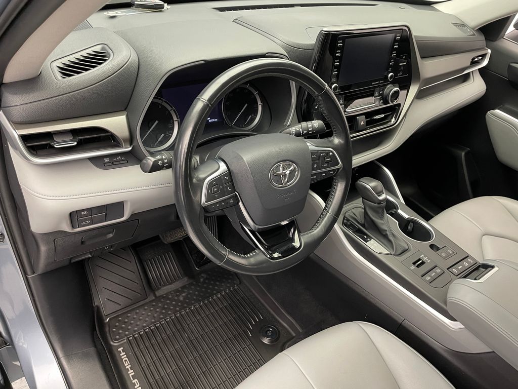 Thumbnail: 2021 Toyota Highlander - 11