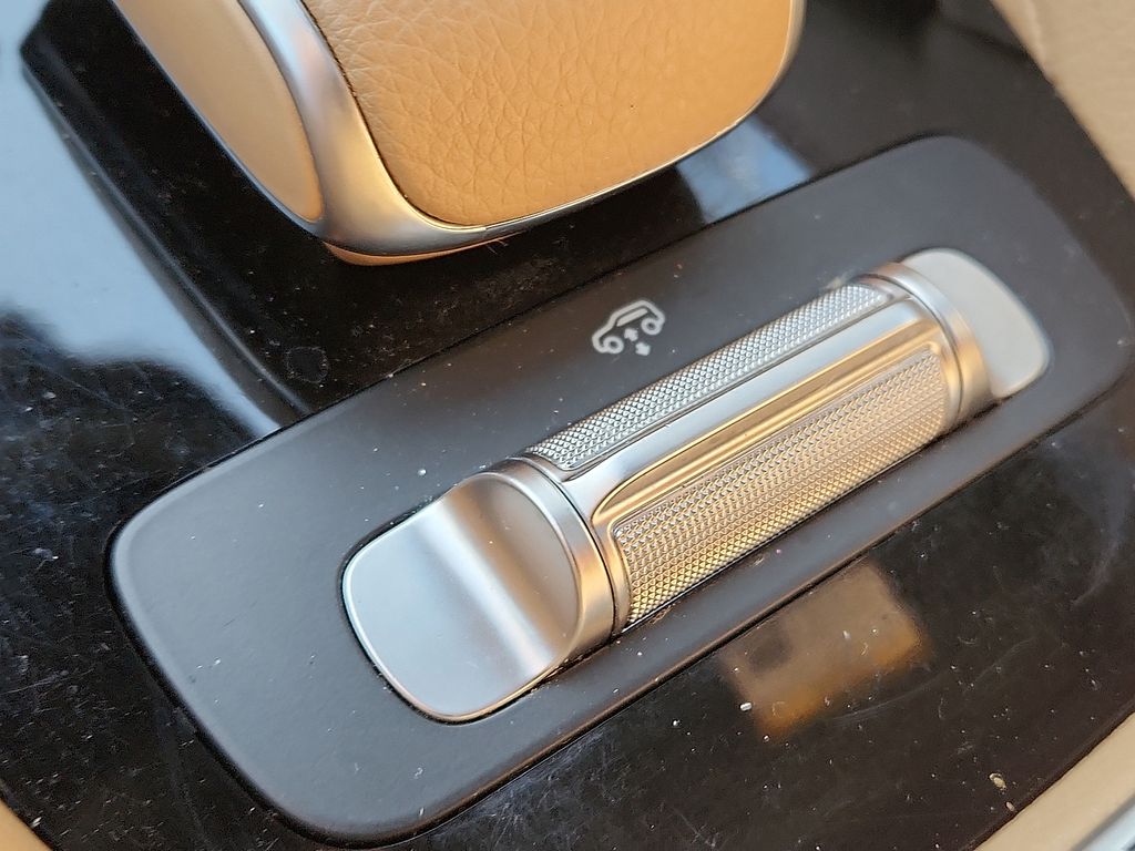 Thumbnail: 2024 Mercedes-Benz GLS - 28