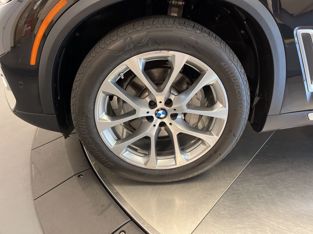 Thumbnail: 2023 BMW X5 - 10