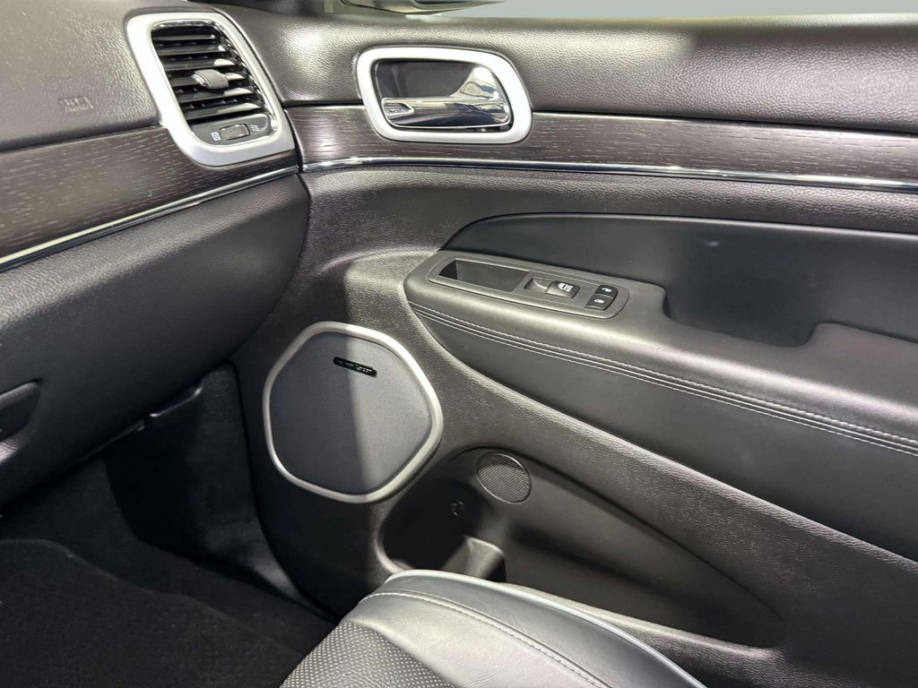 Used 2020 Ivory 3-Coat Jeep Summit image 24