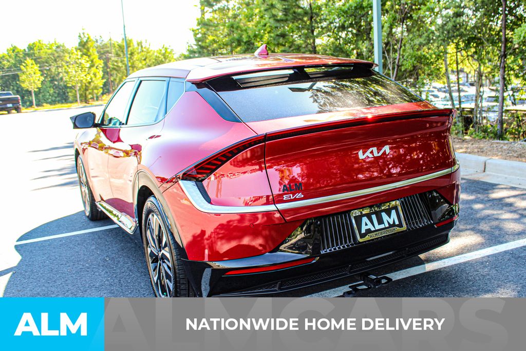 Used 2023 Red Kia Wind image 5