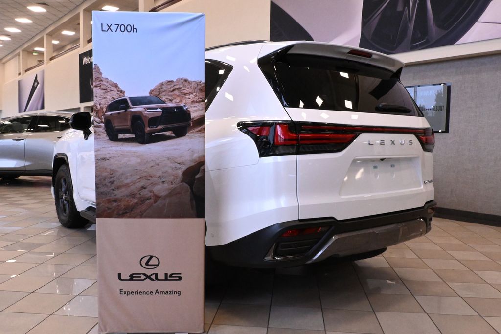 Thumbnail: 2025 Lexus LX - 5