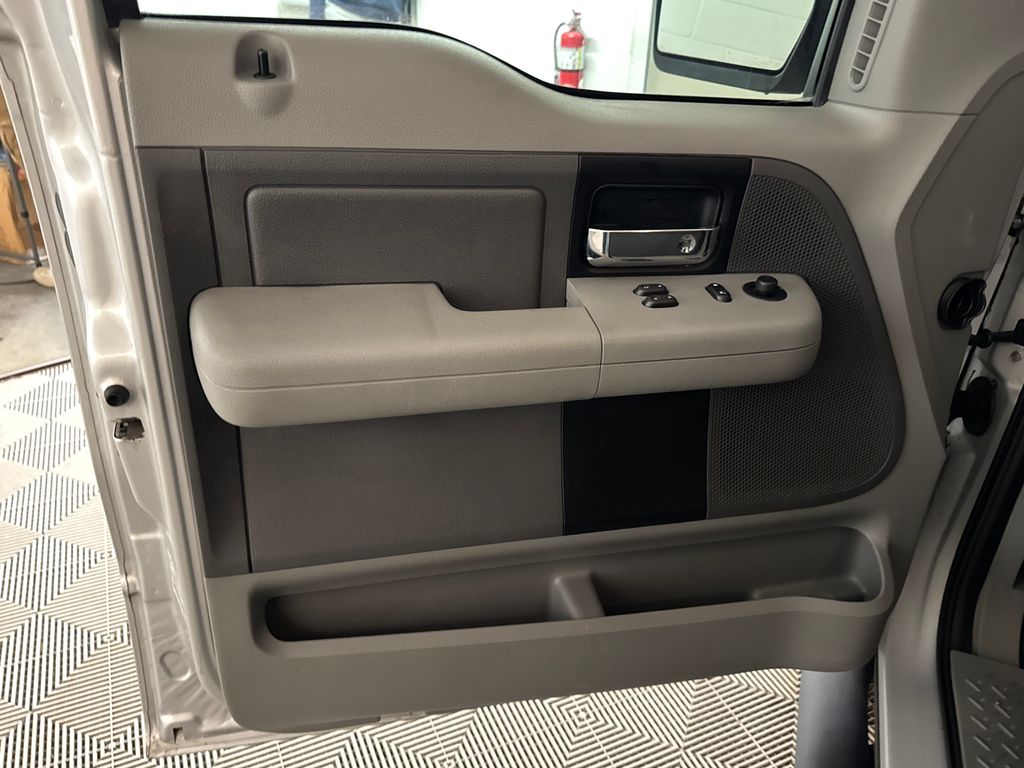 Used 2006 Silver Ford XL image 15