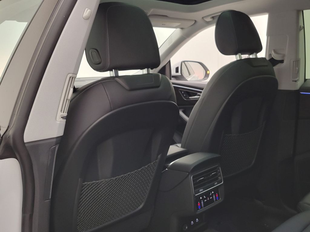 Thumbnail: 2023 Audi Q8 - 24