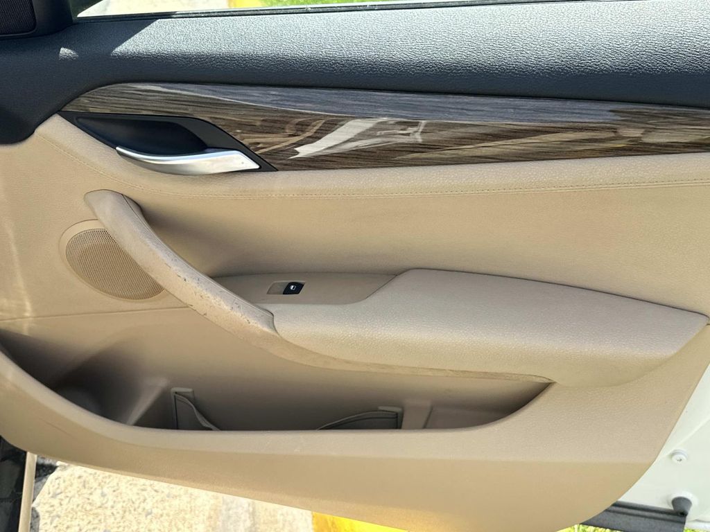 Thumbnail: 2014 BMW X1 - 19