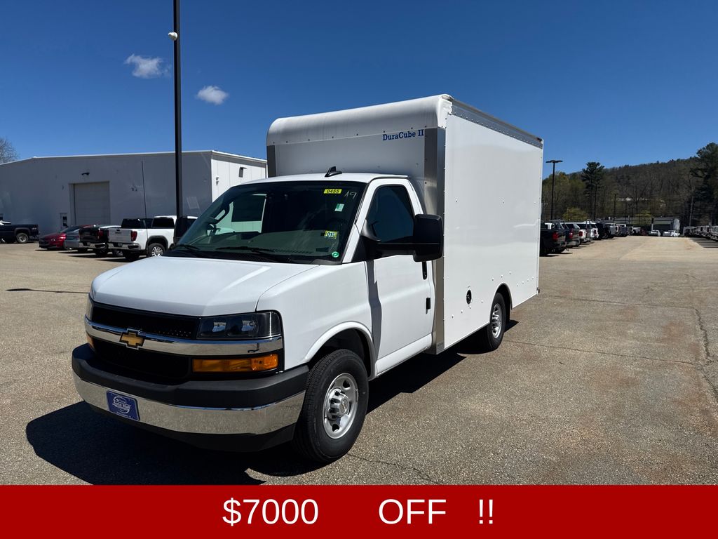 Summit White 2026 Chevrolet Express Chassis Van Rear-Wheel Drive 8-Speed Automatic