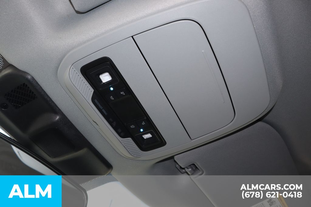 Used 2025 White Ford XLT image 35