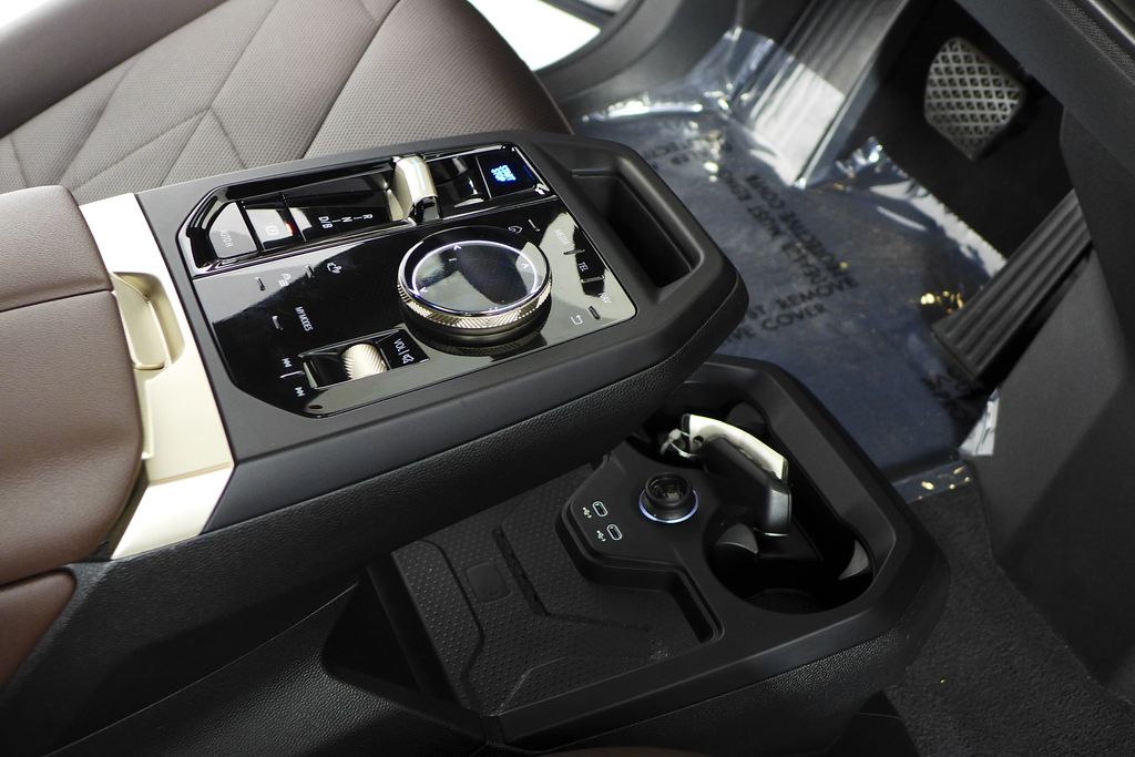 Thumbnail: 2023 BMW iX - 14