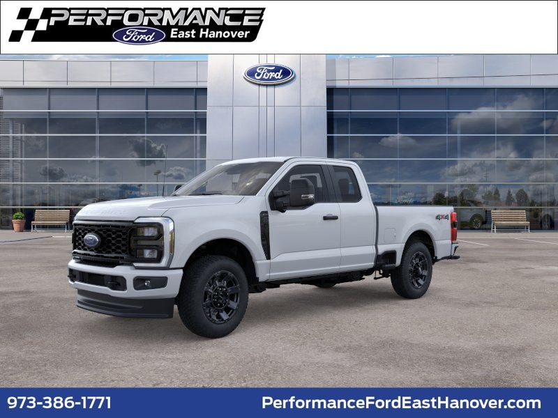 OXFORD WHT 2026 Ford F-350 Super Duty Pickup Truck Four-Wheel Drive Automatic