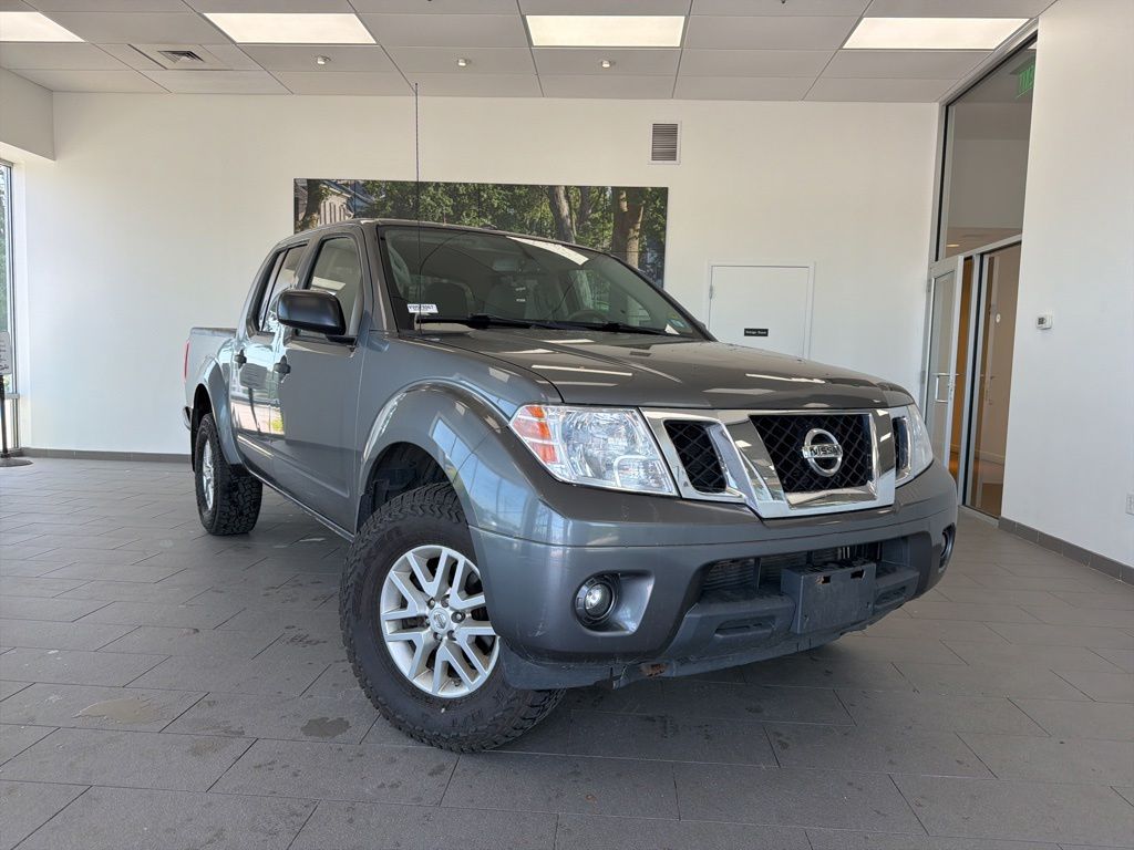 Gray (Gun Metallic) 2017 Nissan Frontier SV V6 Crew Cab 4WD Pickup Truck Four-Wheel Drive 6-Speed Manual Overdrive