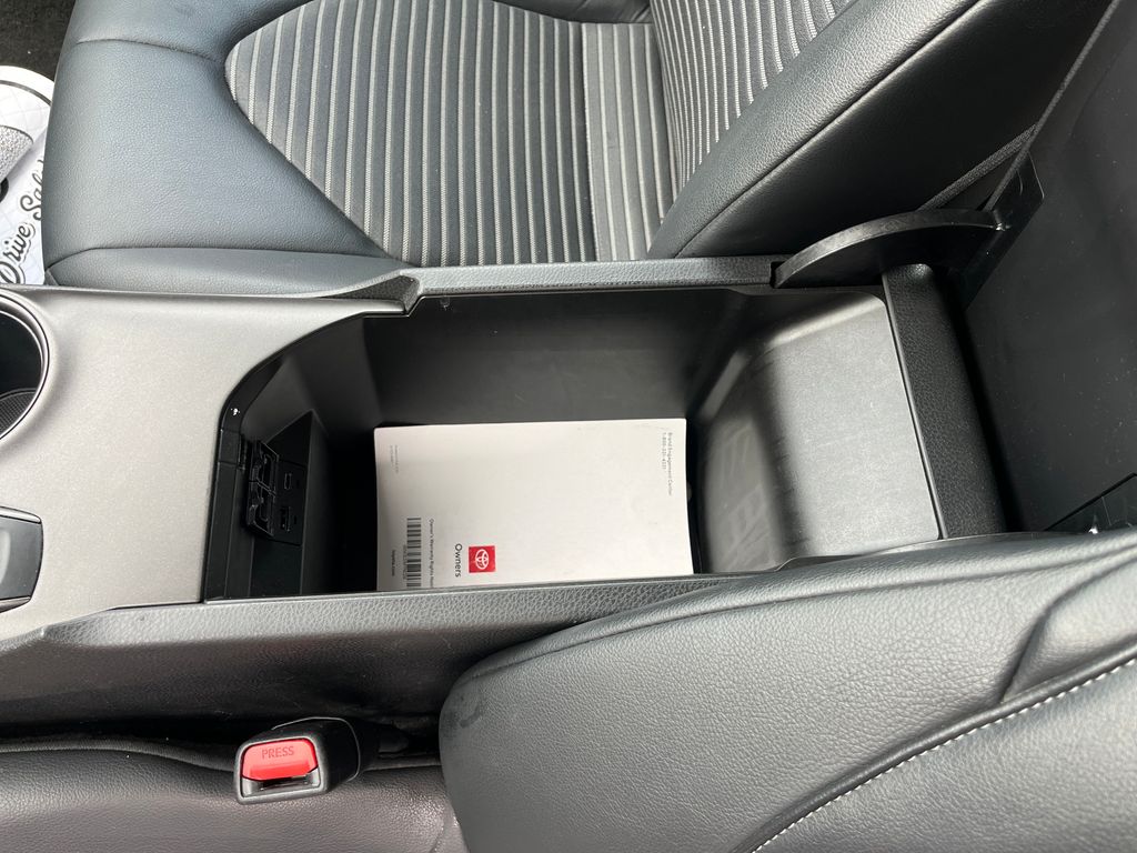 2022 Toyota Camry SE photo