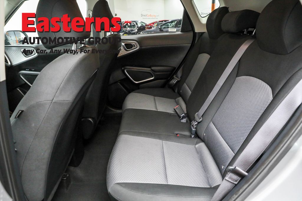 Used 2023  Kia LX image 21