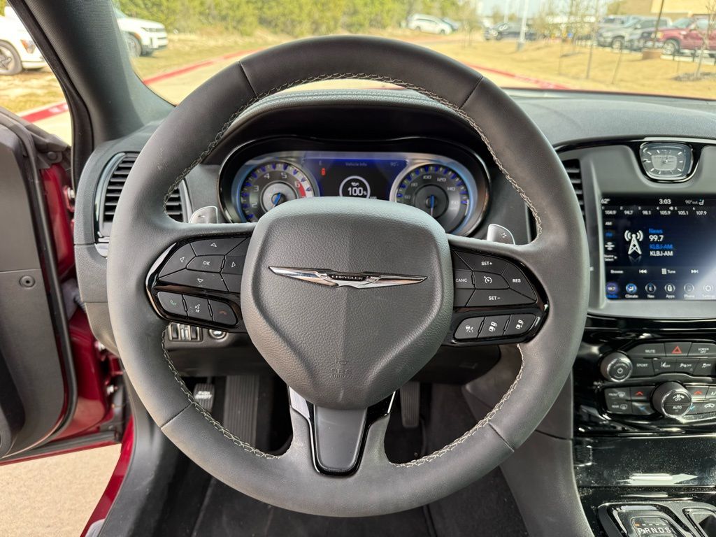 Thumbnail: 2023 Chrysler 300 - 15