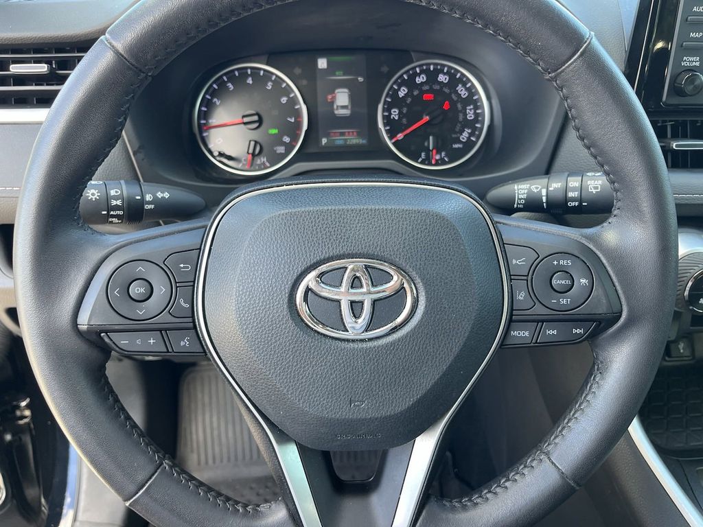 2022 Toyota RAV4 XLE Premium 30