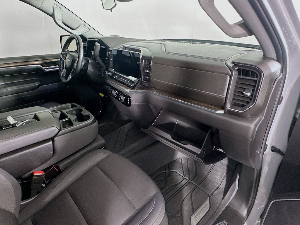 Used 2024 Gray Chevrolet LT image 31