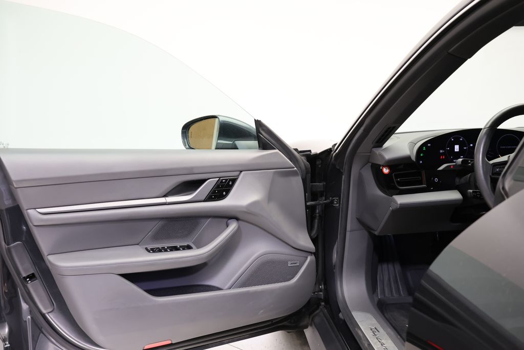 Thumbnail: 2021 Porsche Taycan - 26