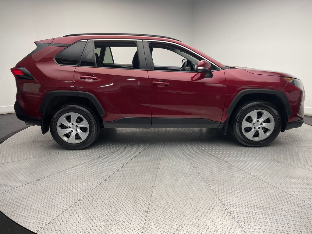 2021 Toyota RAV4 LE 4