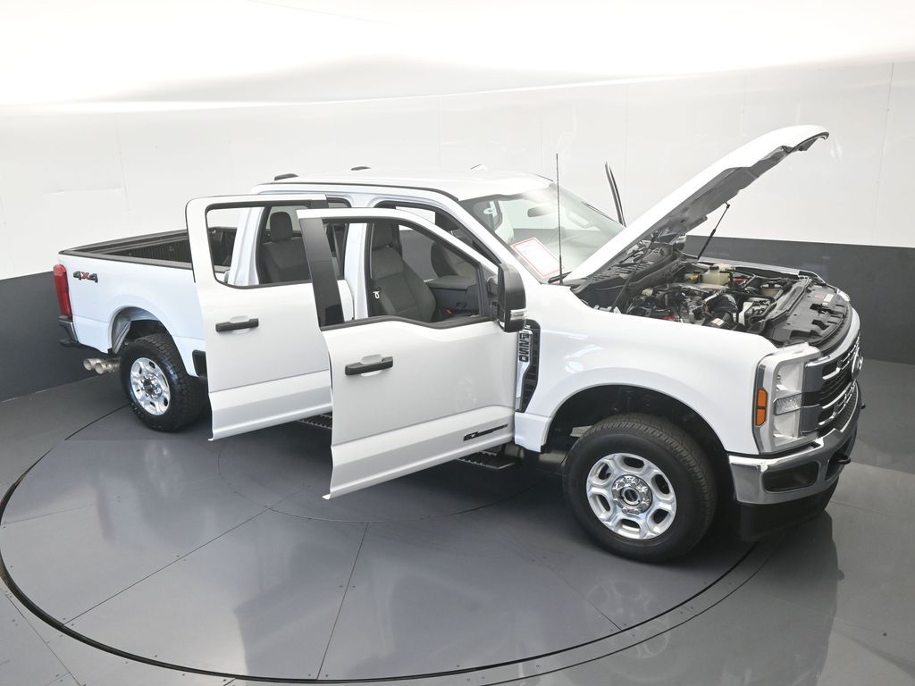Used 2025 Oxford White Ford XLT image 74