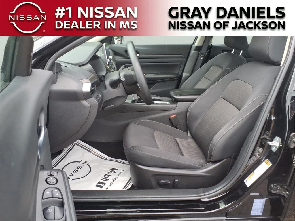 Used 2025 Nissan Altima Sedan