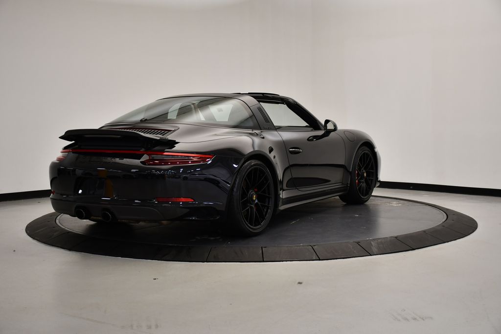 Thumbnail: 2018 Porsche 911 - 15