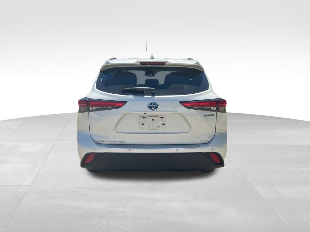 2021 Toyota Highlander Hybrid XLE White at Klick Lewis Buick Chevrolet
