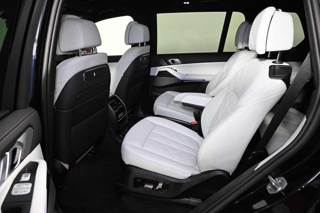 Thumbnail: 2025 BMW X7 - 23
