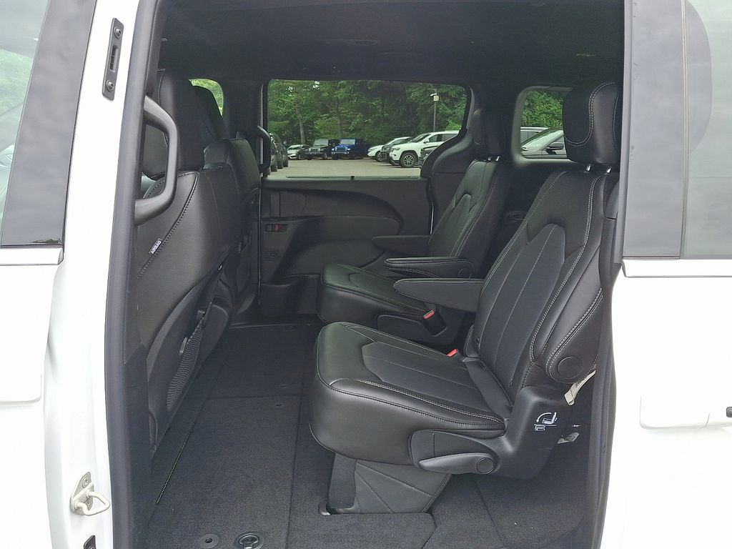 New 2027 Chrysler Pacifica Van