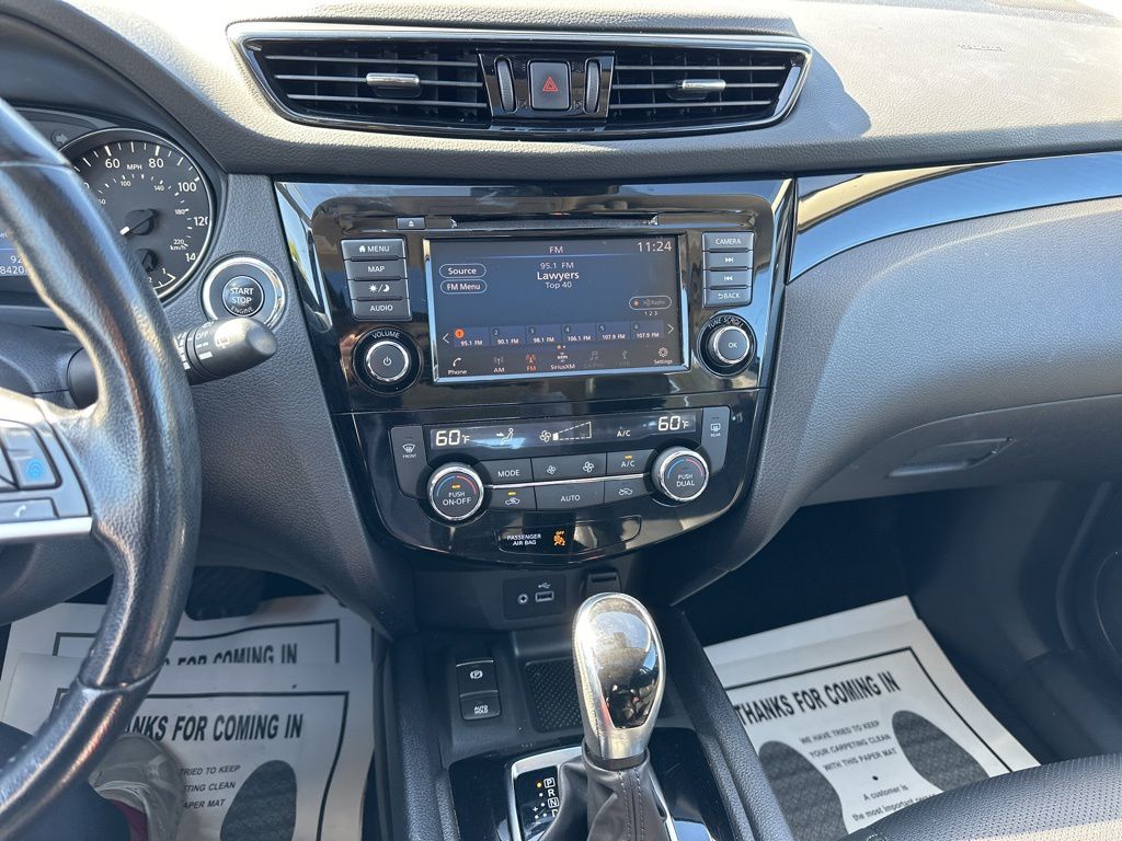 2021 Nissan Rogue Sport SL 39