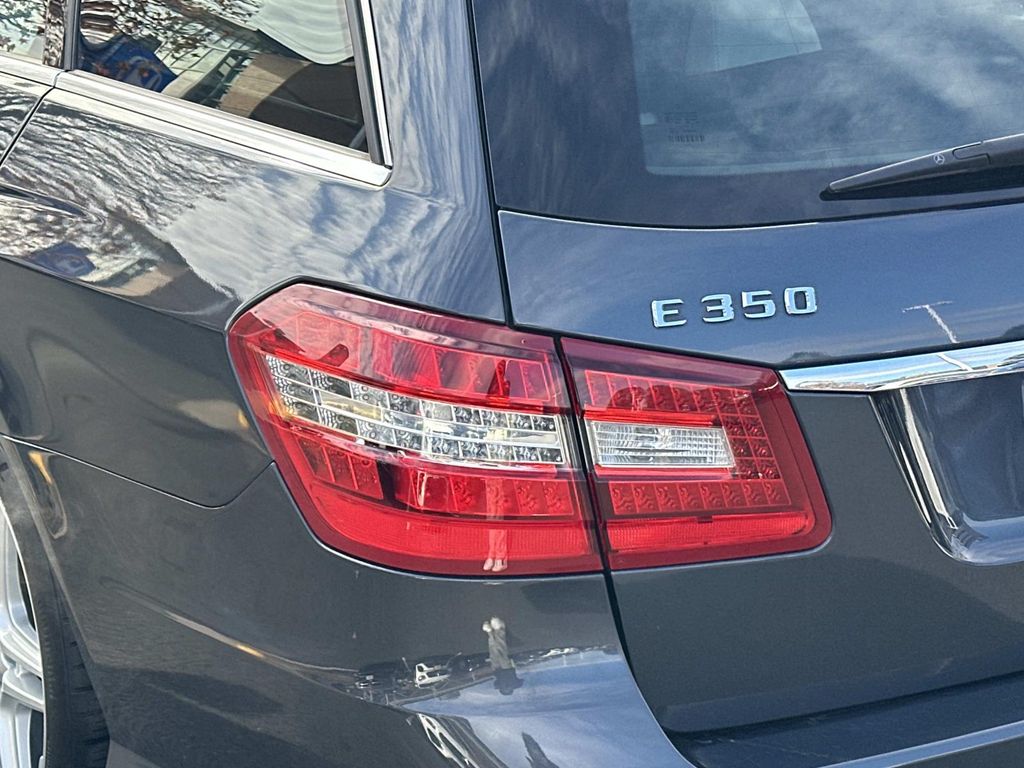 Thumbnail: 2011 Mercedes-Benz E-Class - 11