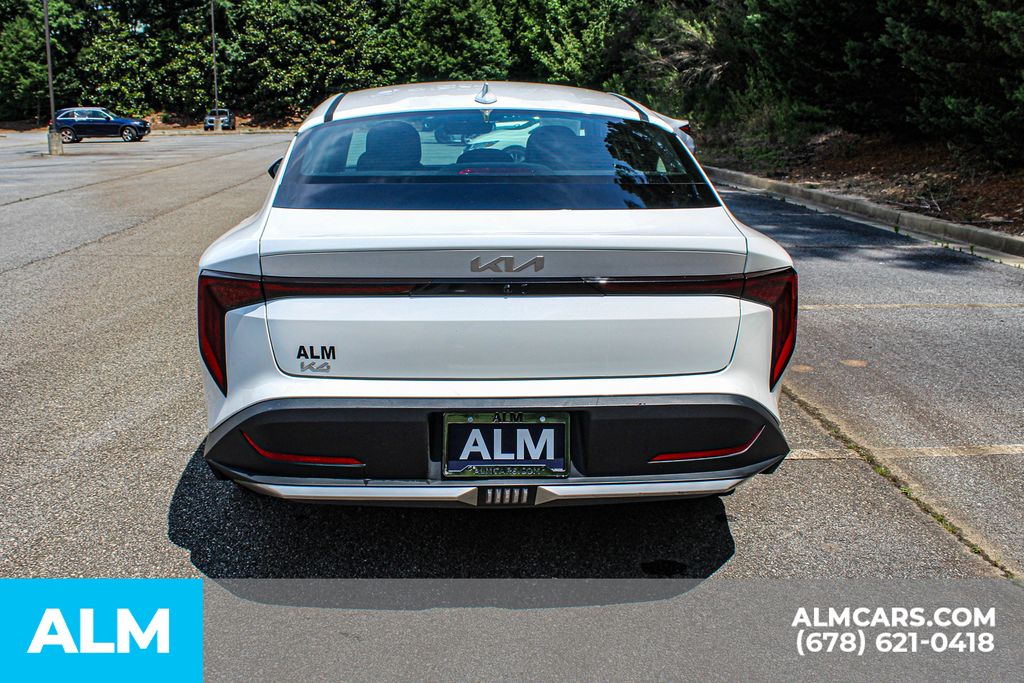 Used 2025 White Kia LXS image 11