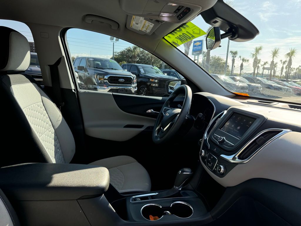 2021 Chevrolet Equinox LS 26