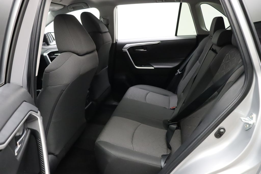 2023 Toyota RAV4 XLE 19