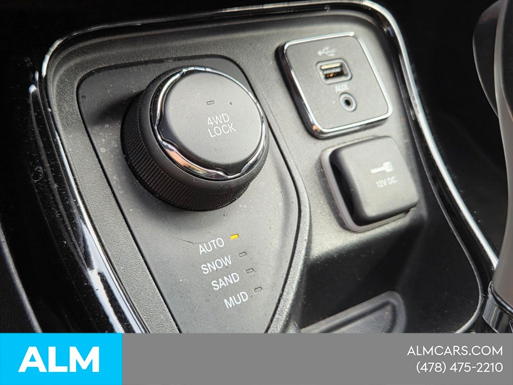Used 2018 White Jeep Limited image 23