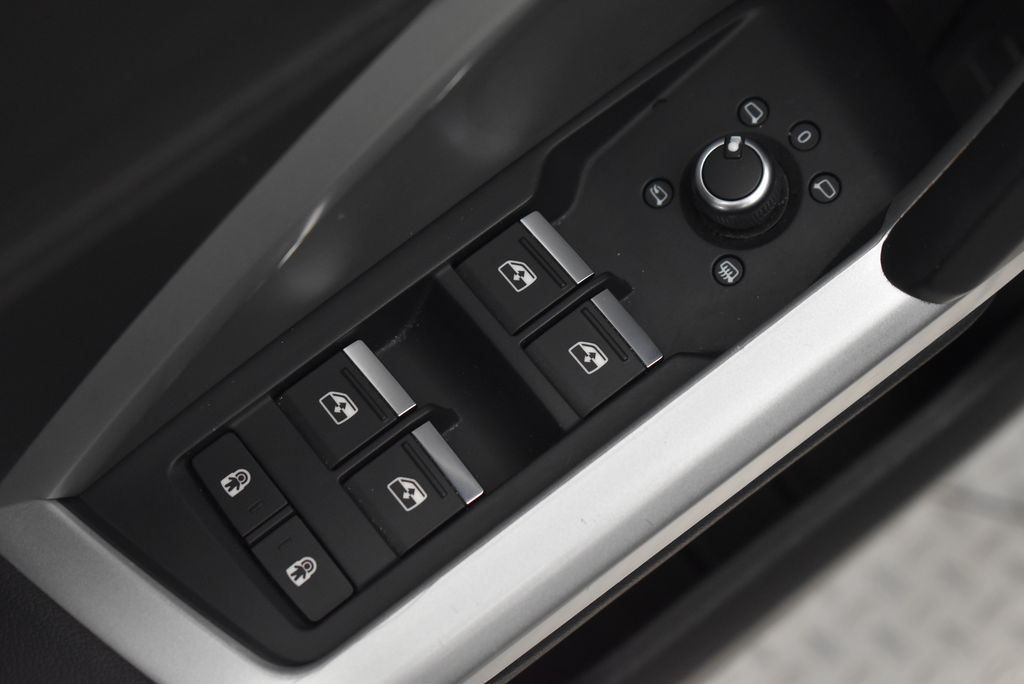 Thumbnail: 2023 Audi Q3 - 12