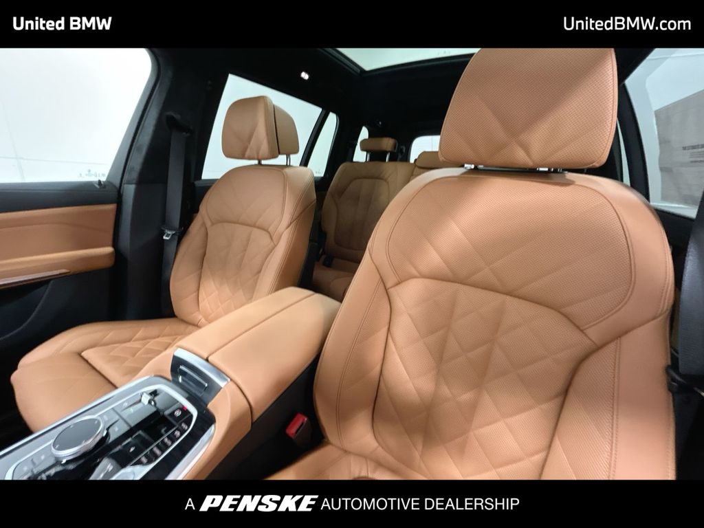 Thumbnail: 2026 BMW X7 - 13