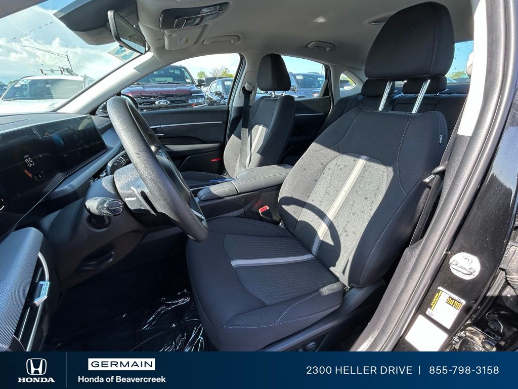 Used 2025 Black Hyundai SEL image 15