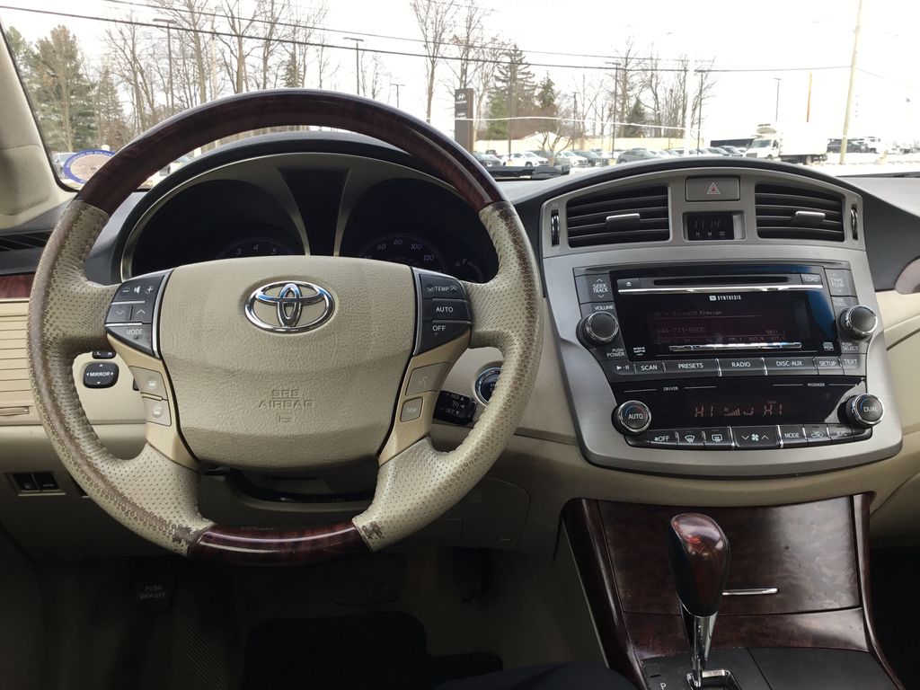 Thumbnail: 2011 Toyota Avalon - 10