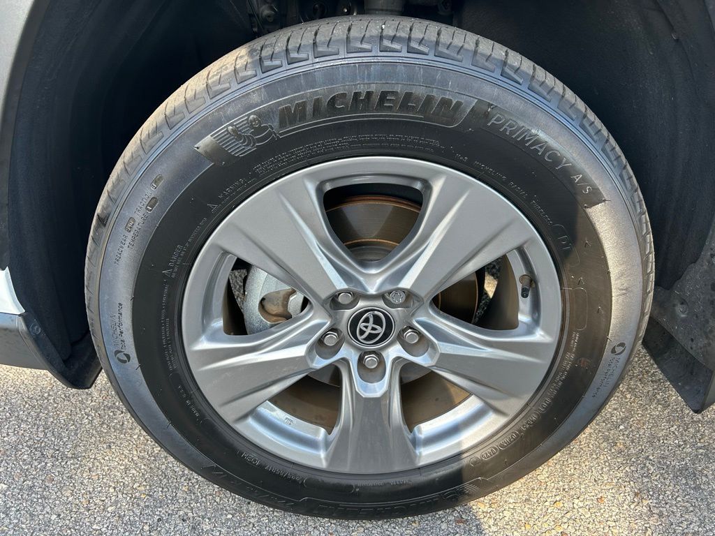 Thumbnail: 2025 Toyota RAV4 - 9