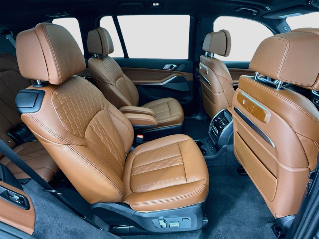Thumbnail: 2027 BMW X7 - 21