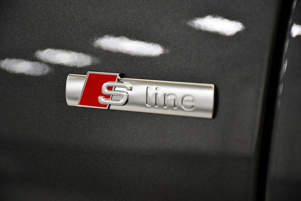 Thumbnail: 2026 Audi Q8 - 11