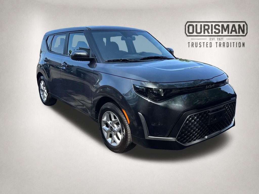 Gray 2025 Kia Soul SUV / Crossover Front-Wheel Drive Continuously Variable Transmission