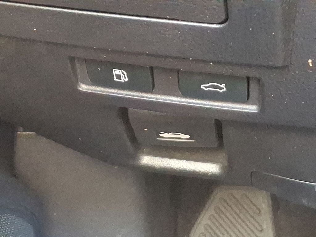 Thumbnail: 2021 Lexus ES - 24