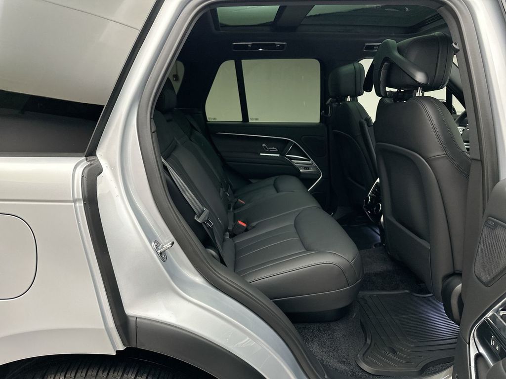 Thumbnail: 2025 Land Rover Range Rover - 7
